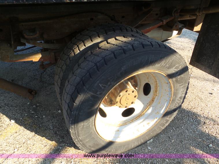 image for item L6887 2000 Ford F550 Super Duty flatbed truck