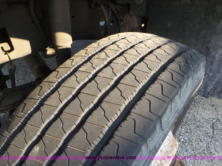 image for item L6887 2000 Ford F550 Super Duty flatbed truck