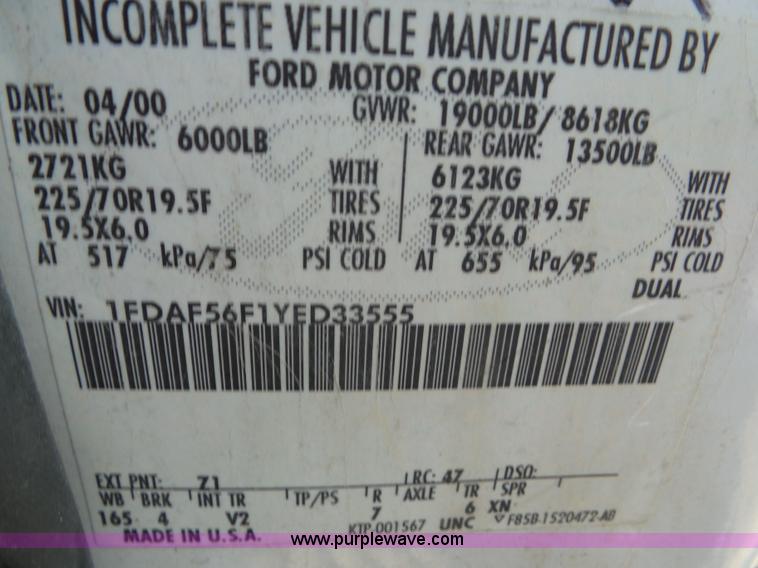 image for item L6887 2000 Ford F550 Super Duty flatbed truck