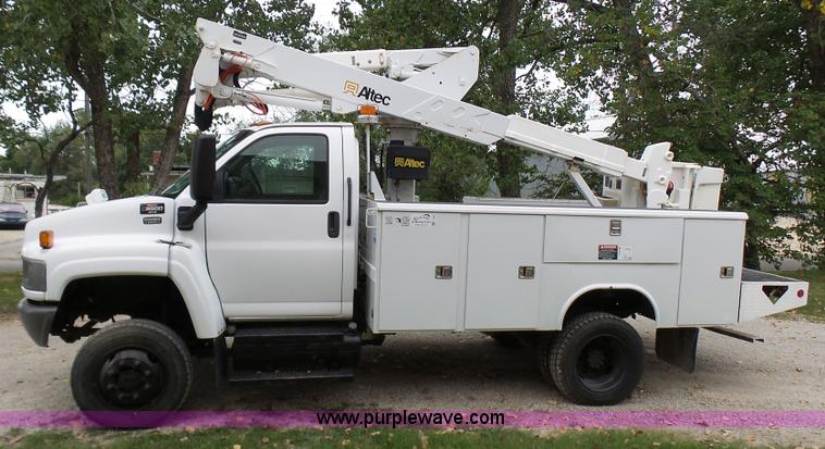 image for item L7092 2009 GMC C5500 bucket truck