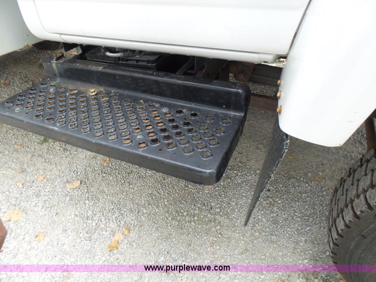 image for item L7092 2009 GMC C5500 bucket truck