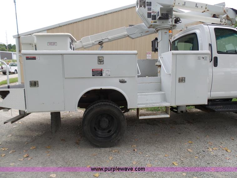 image for item L7092 2009 GMC C5500 bucket truck