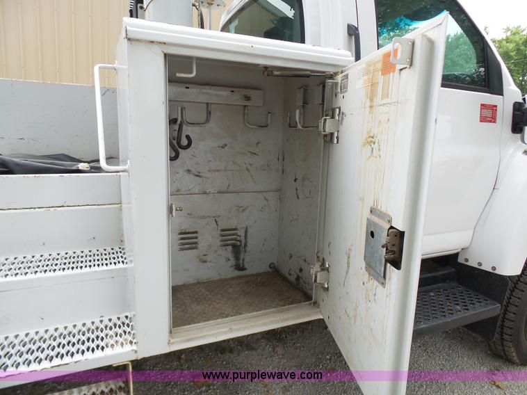 image for item L7092 2009 GMC C5500 bucket truck