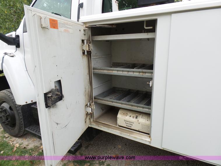 image for item L7092 2009 GMC C5500 bucket truck