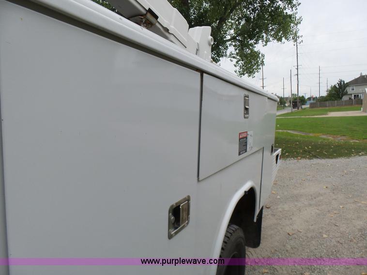 image for item L7092 2009 GMC C5500 bucket truck