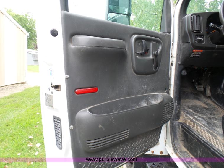 image for item L7092 2009 GMC C5500 bucket truck