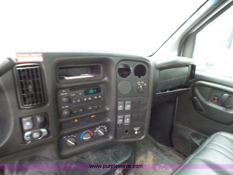 image for item L7092 2009 GMC C5500 bucket truck