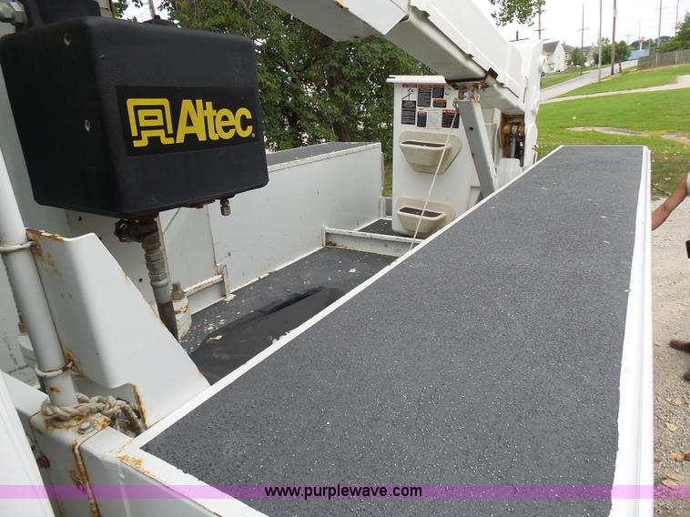 image for item L7092 2009 GMC C5500 bucket truck