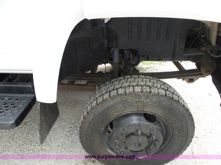 image for item L7092 2009 GMC C5500 bucket truck