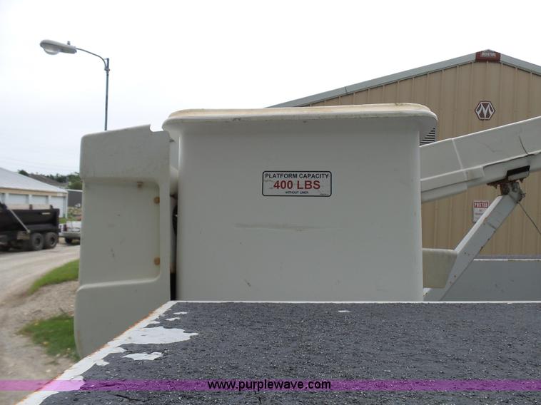 image for item L7092 2009 GMC C5500 bucket truck