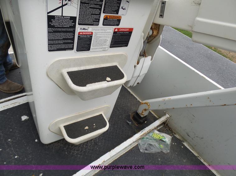 image for item L7092 2009 GMC C5500 bucket truck