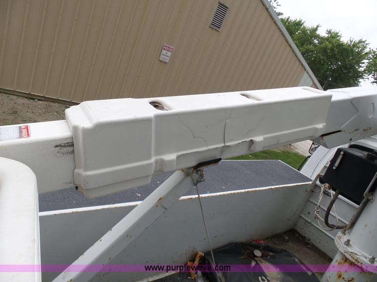 image for item L7092 2009 GMC C5500 bucket truck