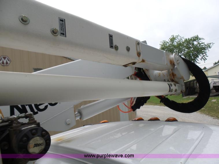 image for item L7092 2009 GMC C5500 bucket truck