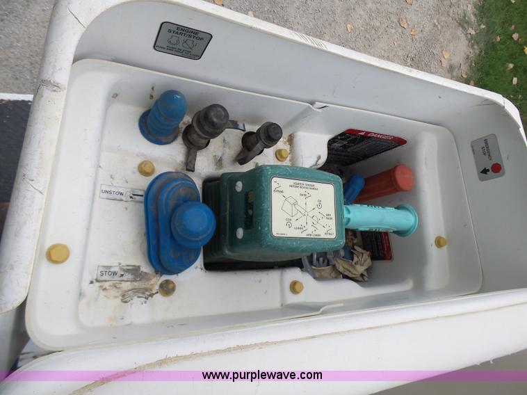 image for item L7092 2009 GMC C5500 bucket truck