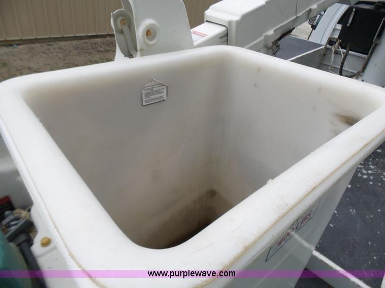 image for item L7092 2009 GMC C5500 bucket truck