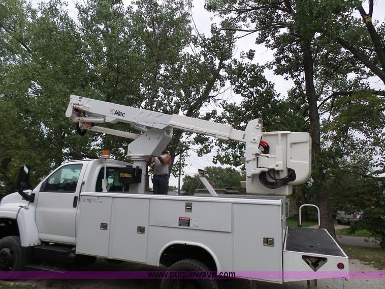 image for item L7092 2009 GMC C5500 bucket truck