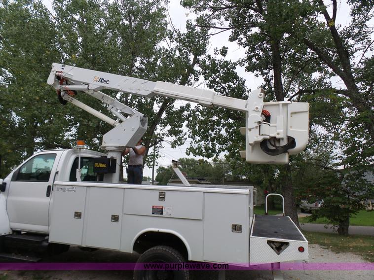 image for item L7092 2009 GMC C5500 bucket truck