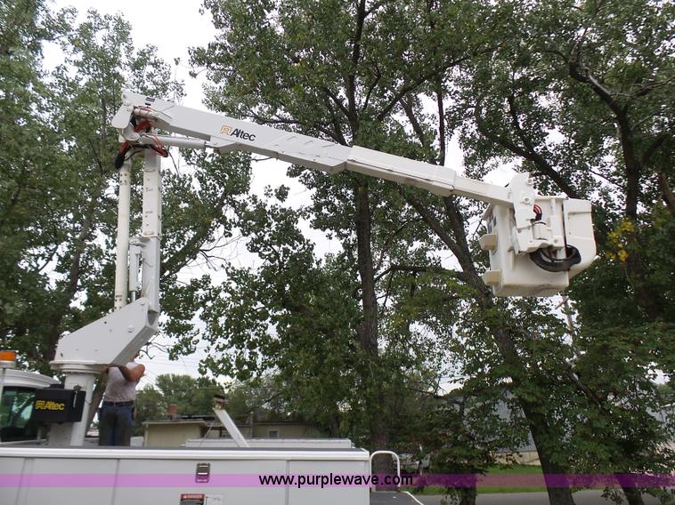 image for item L7092 2009 GMC C5500 bucket truck