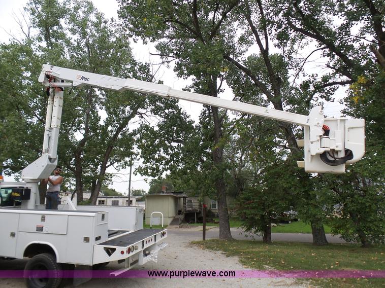 image for item L7092 2009 GMC C5500 bucket truck