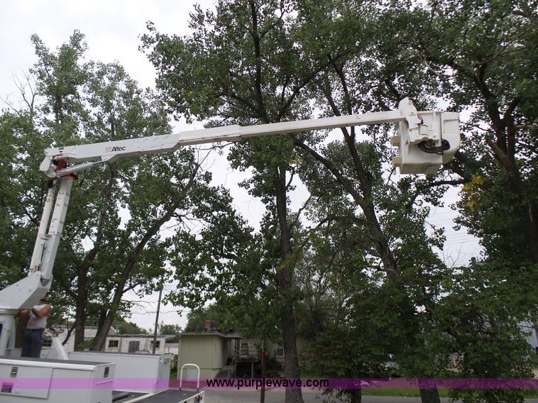 image for item L7092 2009 GMC C5500 bucket truck