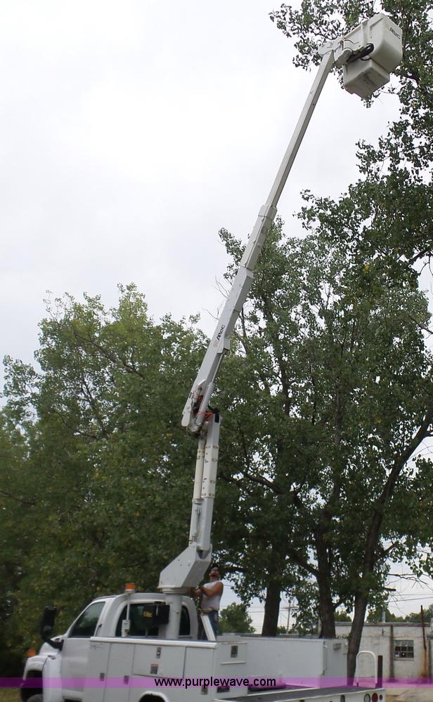 image for item L7092 2009 GMC C5500 bucket truck