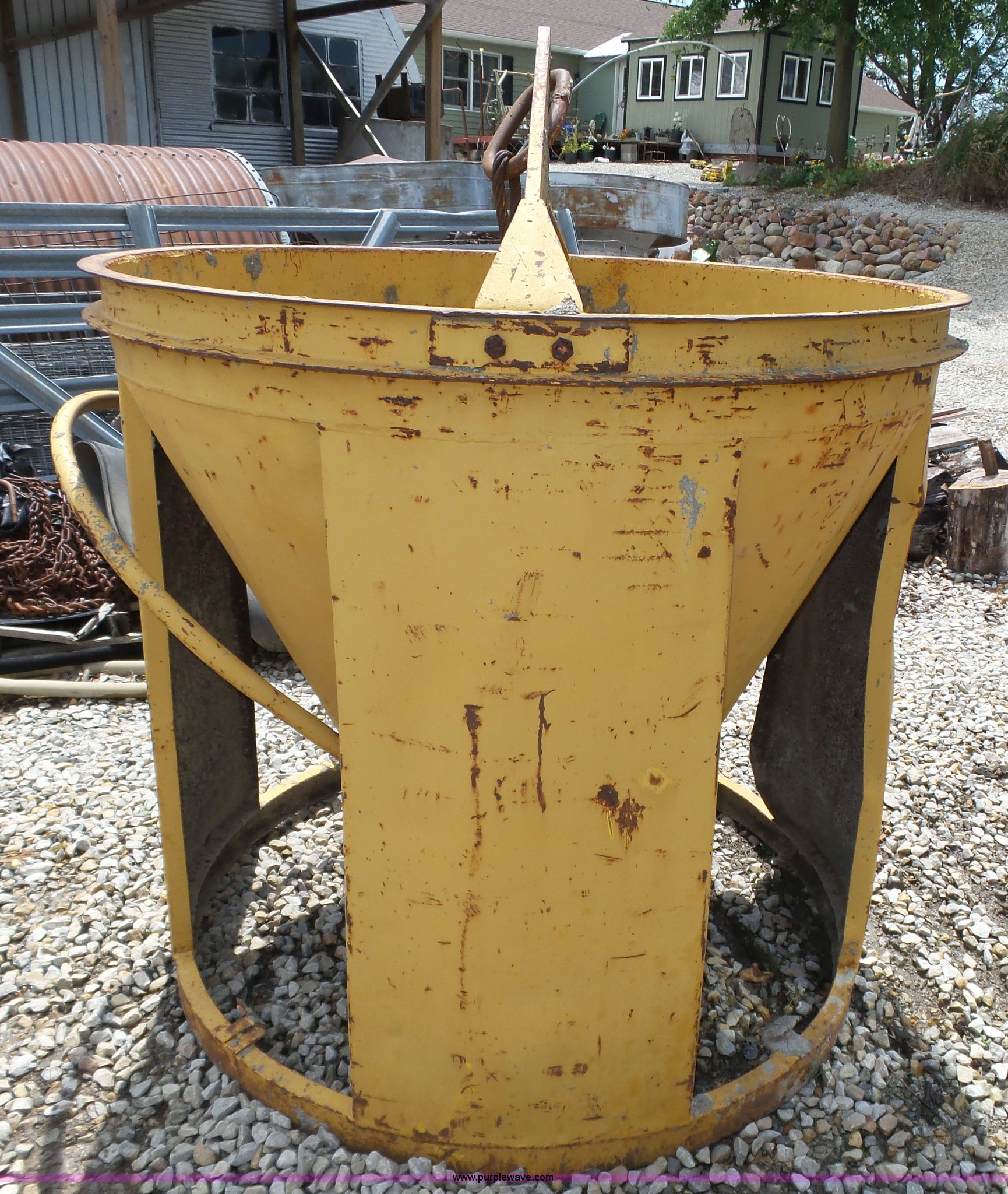 Garbro 433 concrete bucket in Red Oak, IA Item K8450 sold Purple Wave