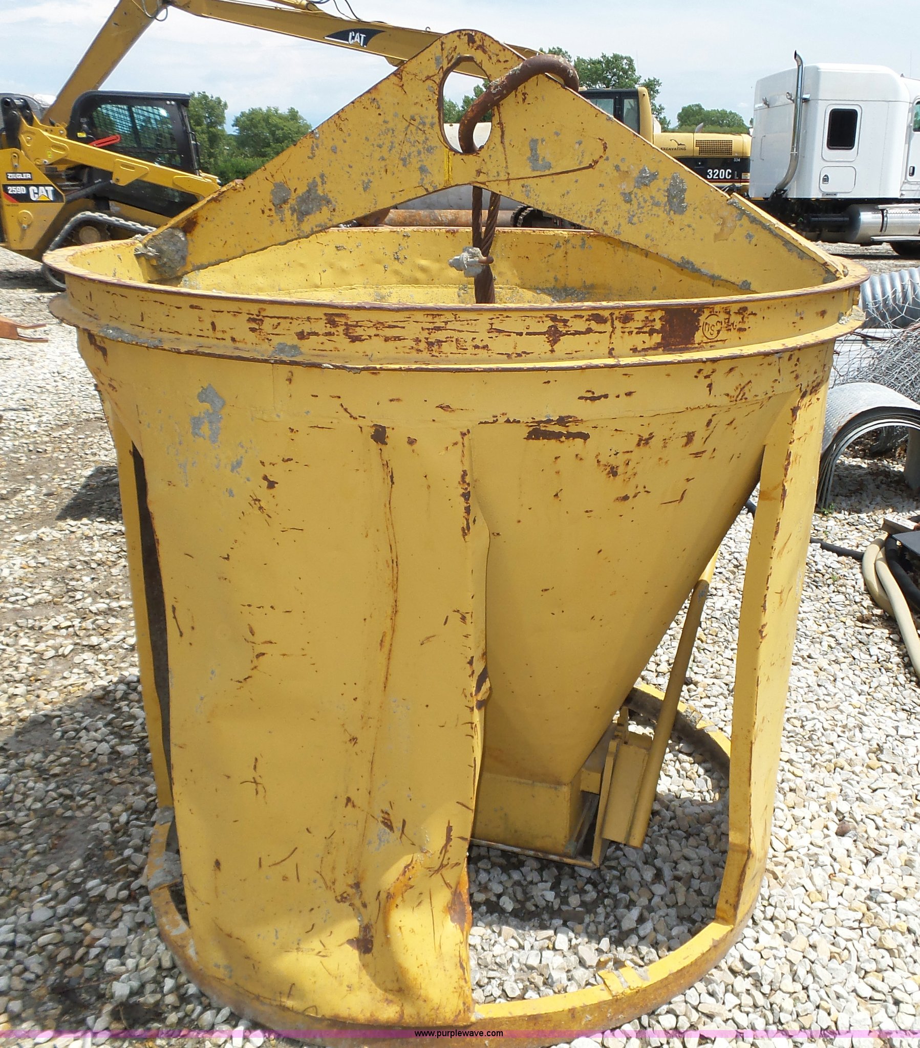 Garbro 433 concrete bucket in Red Oak, IA Item K8450 sold Purple Wave