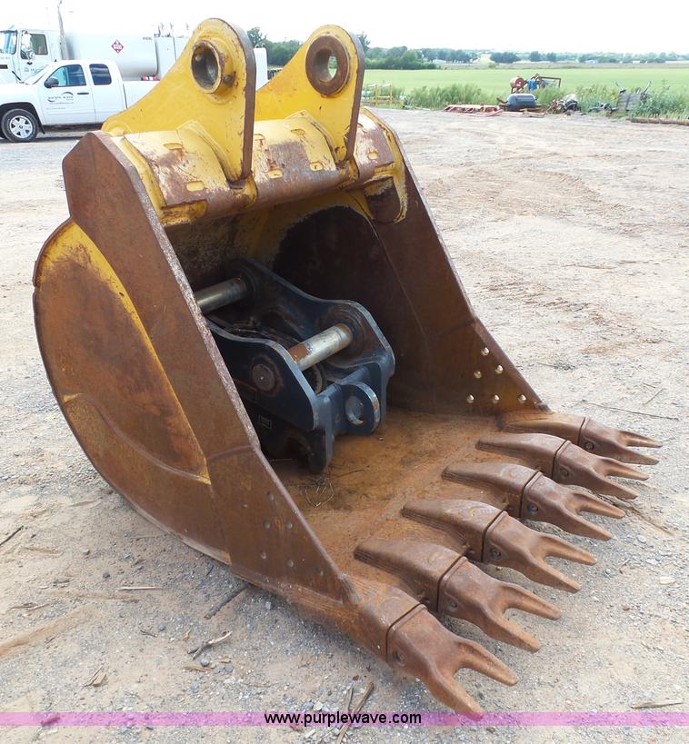 2013 John Deere excavator bucket in Hinton, OK Item AP9364 sold