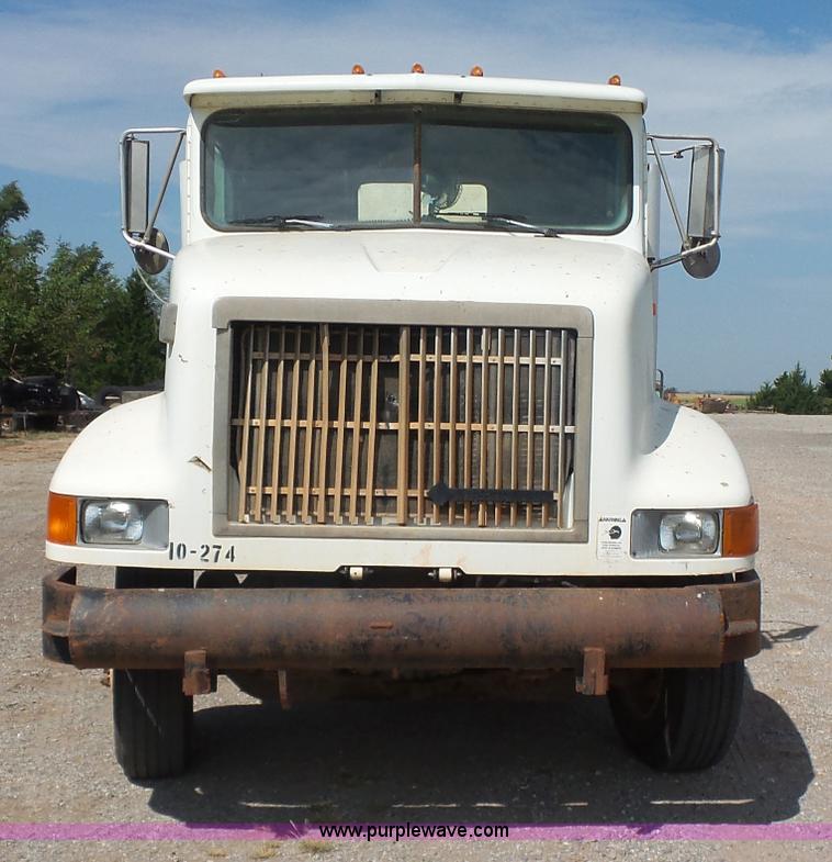 image for item K7007 1995 International 9200 tank truck