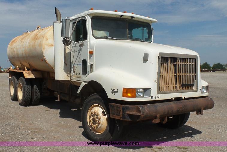image for item K7007 1995 International 9200 tank truck