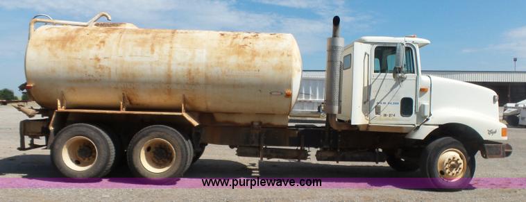 image for item K7007 1995 International 9200 tank truck