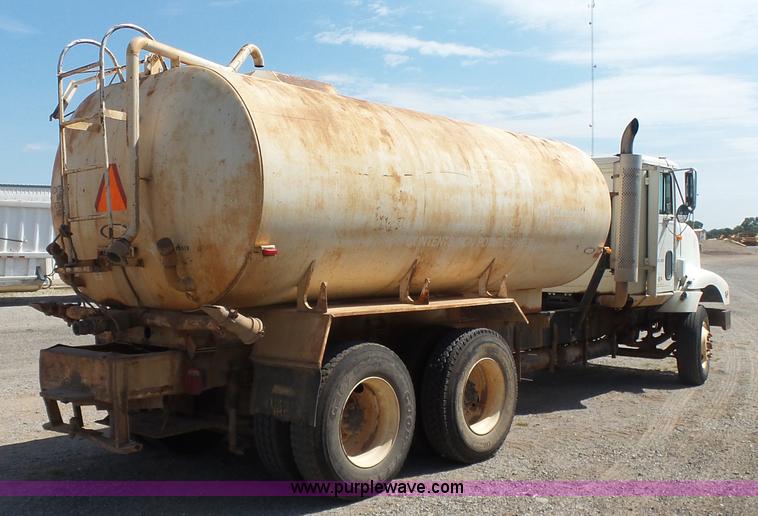 image for item K7007 1995 International 9200 tank truck