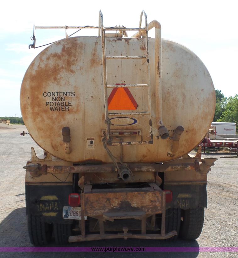 image for item K7007 1995 International 9200 tank truck