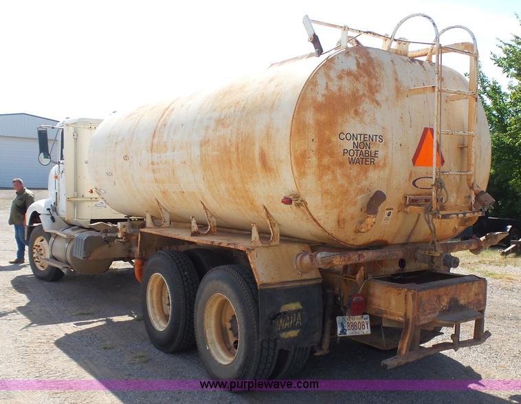 image for item K7007 1995 International 9200 tank truck