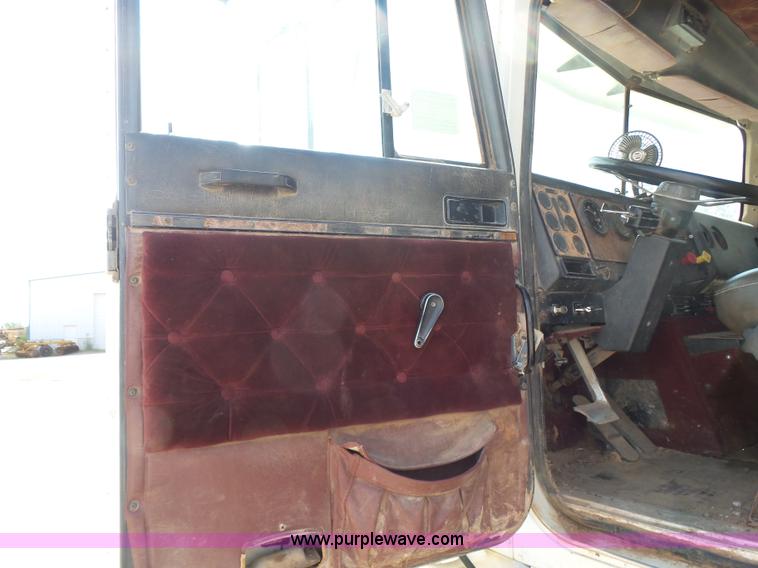 image for item K7007 1995 International 9200 tank truck