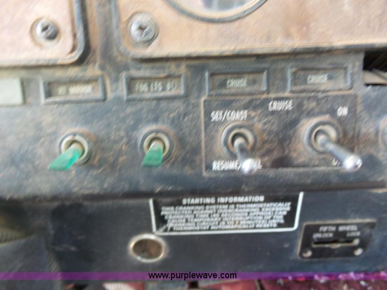 image for item K7007 1995 International 9200 tank truck