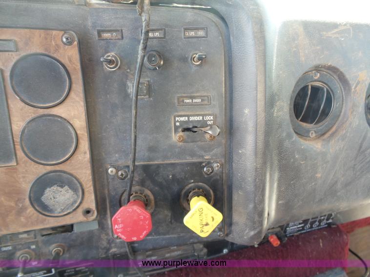 image for item K7007 1995 International 9200 tank truck