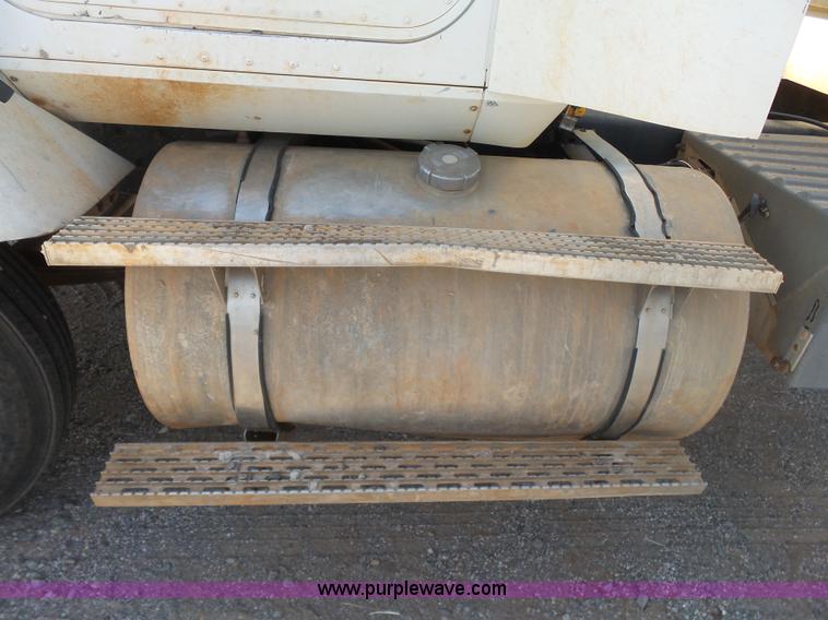 image for item K7007 1995 International 9200 tank truck