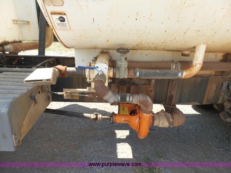 image for item K7007 1995 International 9200 tank truck