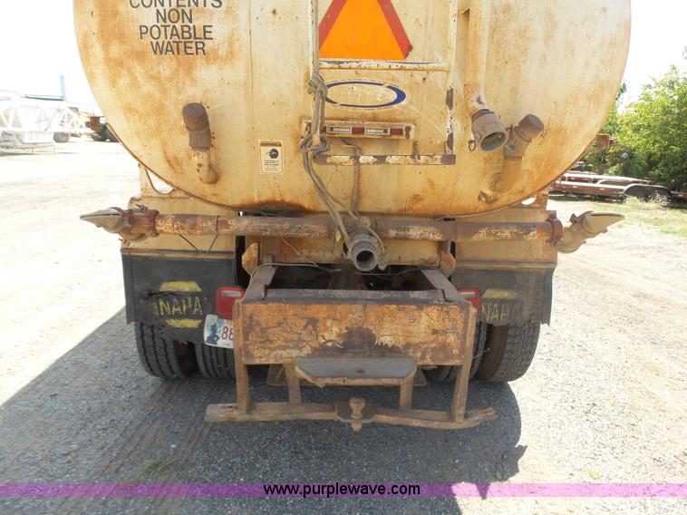 image for item K7007 1995 International 9200 tank truck