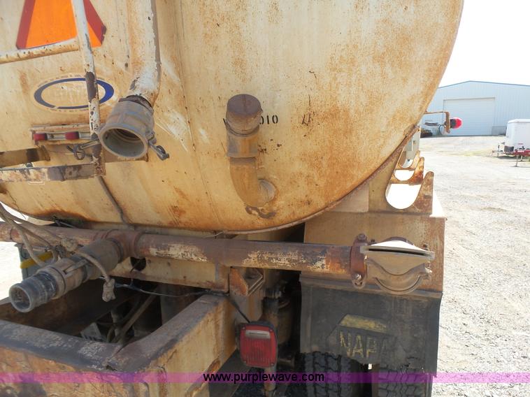 image for item K7007 1995 International 9200 tank truck