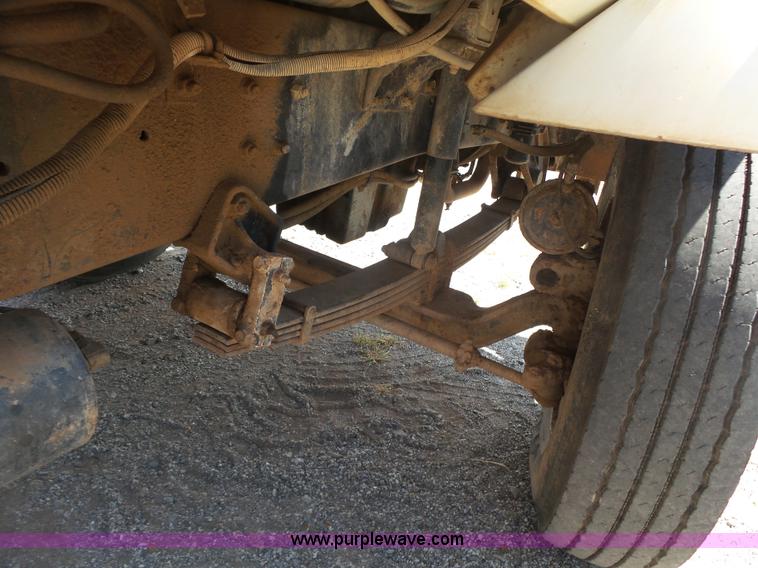 image for item K7007 1995 International 9200 tank truck