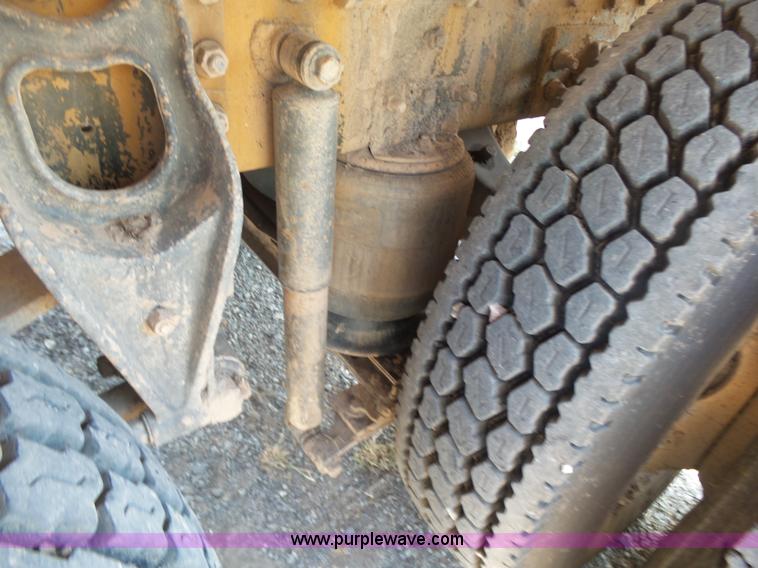 image for item K7007 1995 International 9200 tank truck