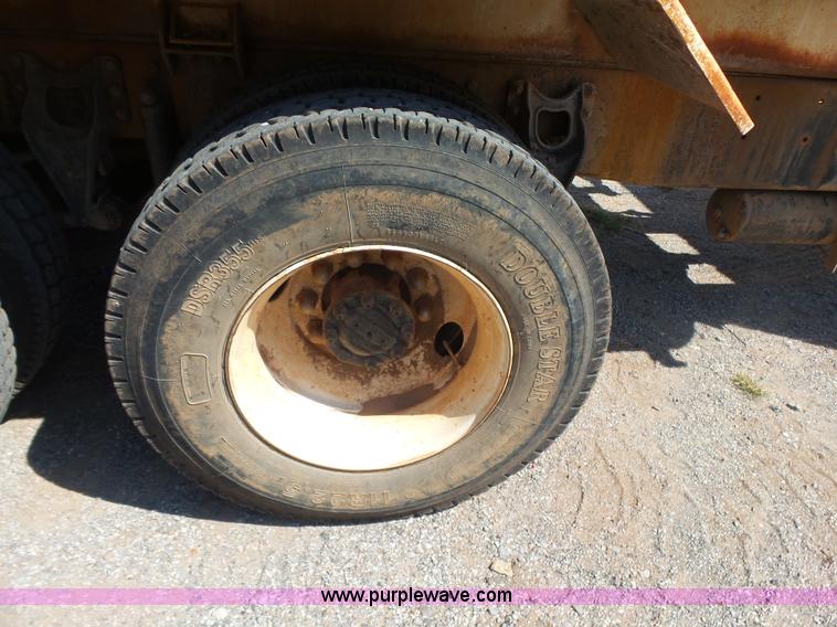 image for item K7007 1995 International 9200 tank truck
