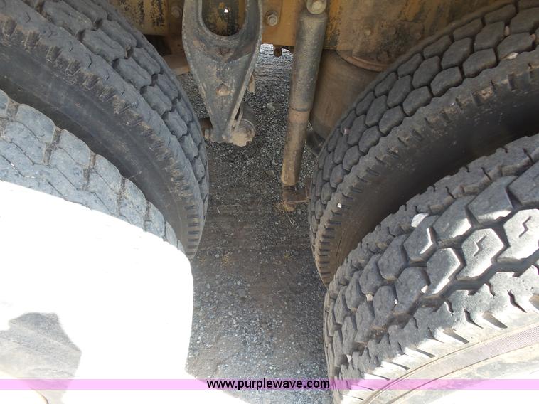 image for item K7007 1995 International 9200 tank truck