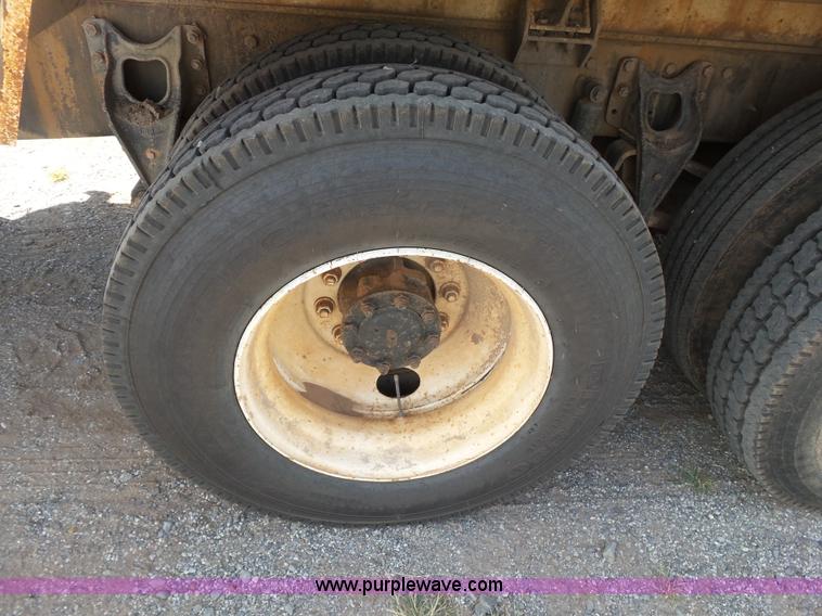image for item K7007 1995 International 9200 tank truck
