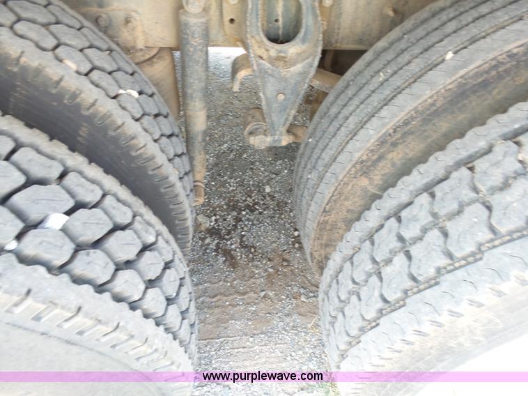 image for item K7007 1995 International 9200 tank truck