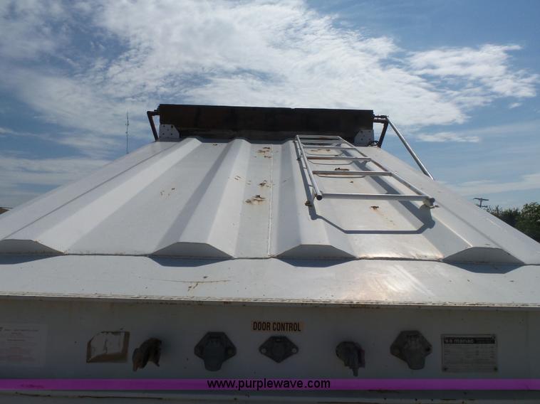 image for item K7008 2007 CPS bottom dump trailer