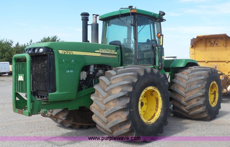 image for item K7011 2005 John Deere 9520 4WD tractor