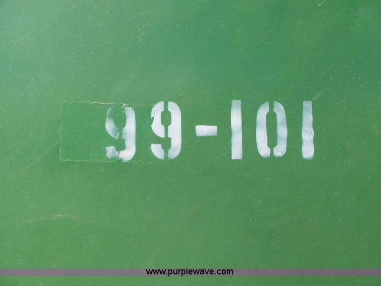 image for item K7011 2005 John Deere 9520 4WD tractor